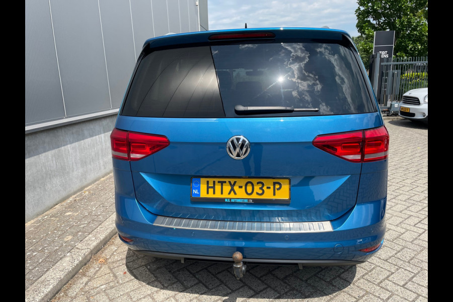 Volkswagen Touran 1.5 TSI Highline Business R / Camera / Trekhaak