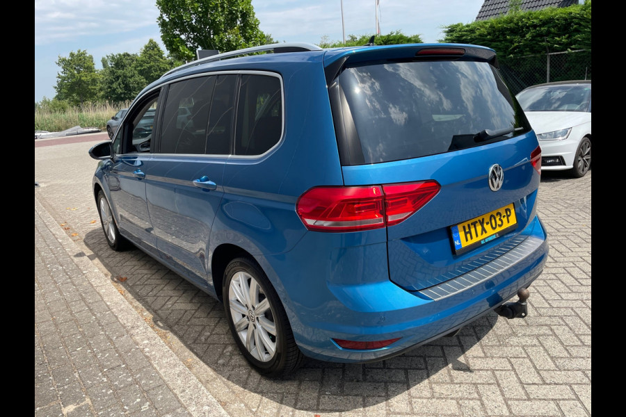 Volkswagen Touran 1.5 TSI Highline Business R / Camera / Trekhaak