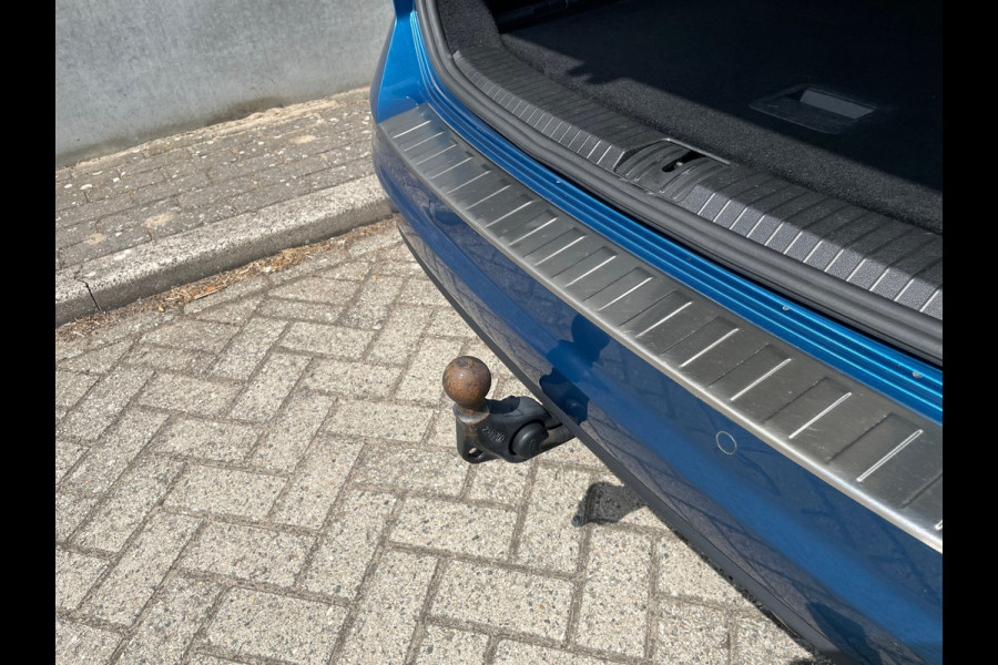 Volkswagen Touran 1.5 TSI Highline Business R / Camera / Trekhaak