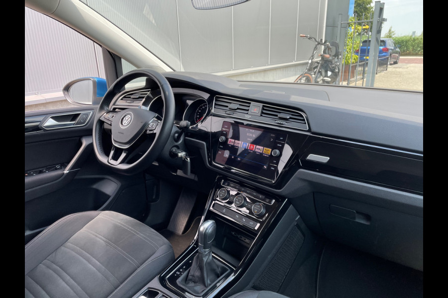 Volkswagen Touran 1.5 TSI Highline Business R / Camera / Trekhaak