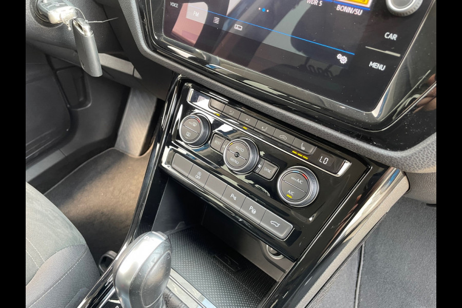 Volkswagen Touran 1.5 TSI Highline Business R / Camera / Trekhaak