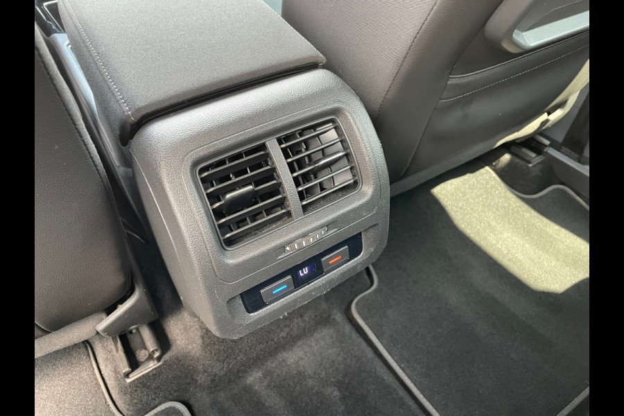 Volkswagen Touran 1.5 TSI Highline Business R / Camera / Trekhaak