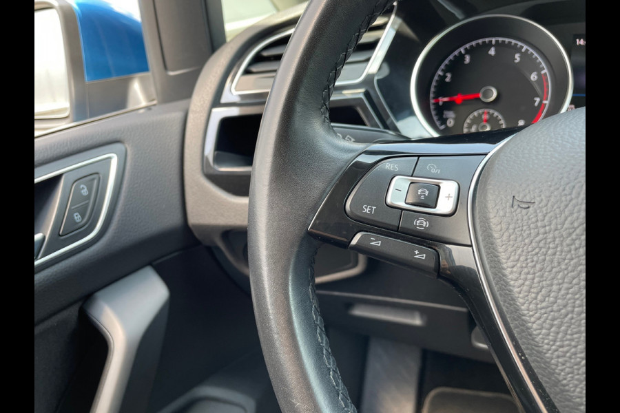 Volkswagen Touran 1.5 TSI Highline Business R / Camera / Trekhaak
