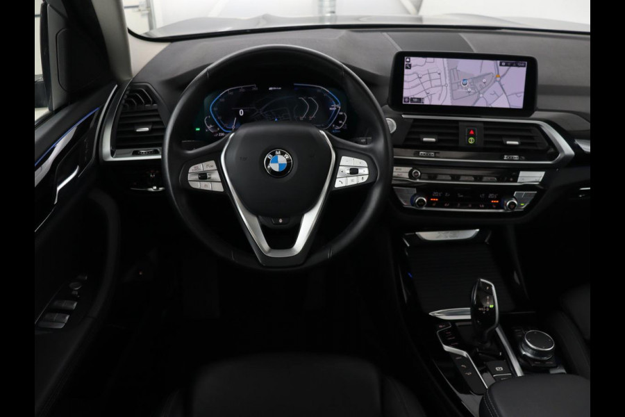 BMW X3 xDrive30e High Executive | X Line | Panoramadak | Stoel & stuurverwarming | Carplay | Sportstoelen | Half leder | Live Cockpit | Full LED | Camera