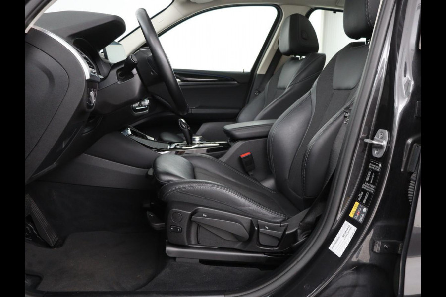 BMW X3 xDrive30e High Executive | X Line | Panoramadak | Stoel & stuurverwarming | Carplay | Sportstoelen | Half leder | Live Cockpit | Full LED | Camera