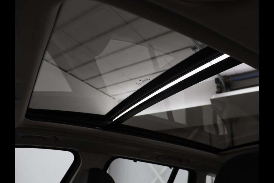 BMW X3 xDrive30e High Executive | X Line | Panoramadak | Stoel & stuurverwarming | Carplay | Sportstoelen | Half leder | Live Cockpit | Full LED | Camera
