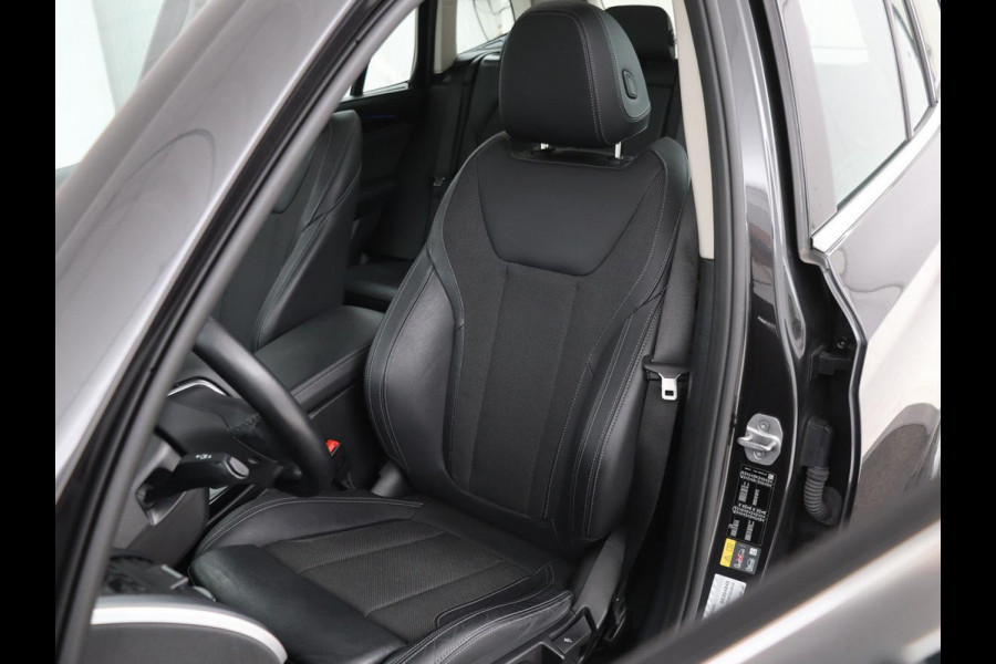 BMW X3 xDrive30e High Executive | X Line | Panoramadak | Stoel & stuurverwarming | Carplay | Sportstoelen | Half leder | Live Cockpit | Full LED | Camera