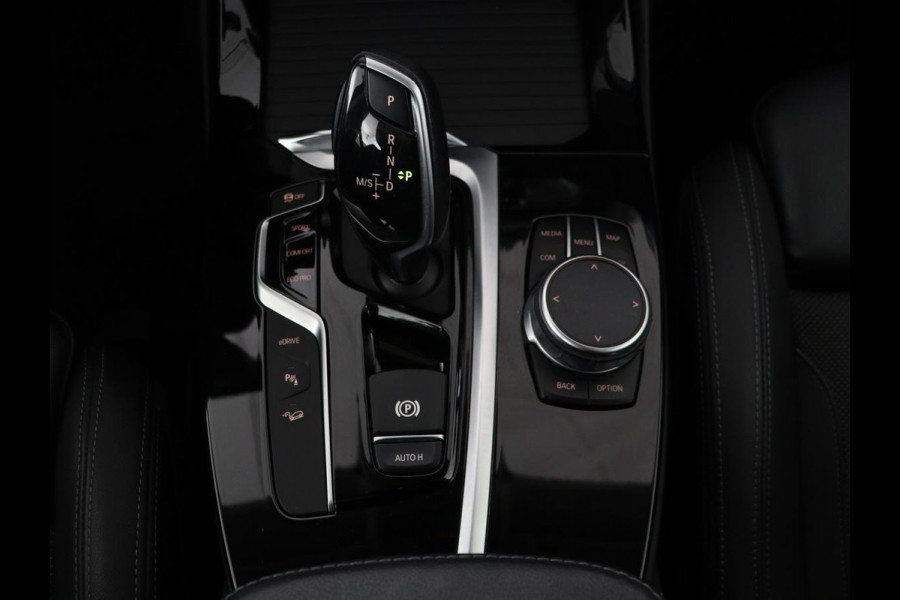BMW X3 xDrive30e High Executive | X Line | Panoramadak | Stoel & stuurverwarming | Carplay | Sportstoelen | Half leder | Live Cockpit | Full LED | Camera