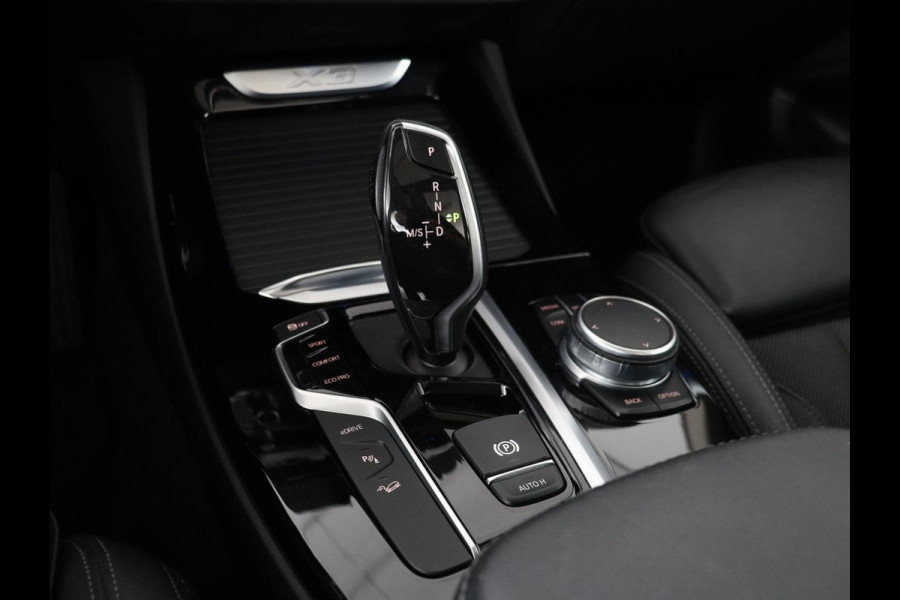 BMW X3 xDrive30e High Executive | X Line | Panoramadak | Stoel & stuurverwarming | Carplay | Sportstoelen | Half leder | Live Cockpit | Full LED | Camera