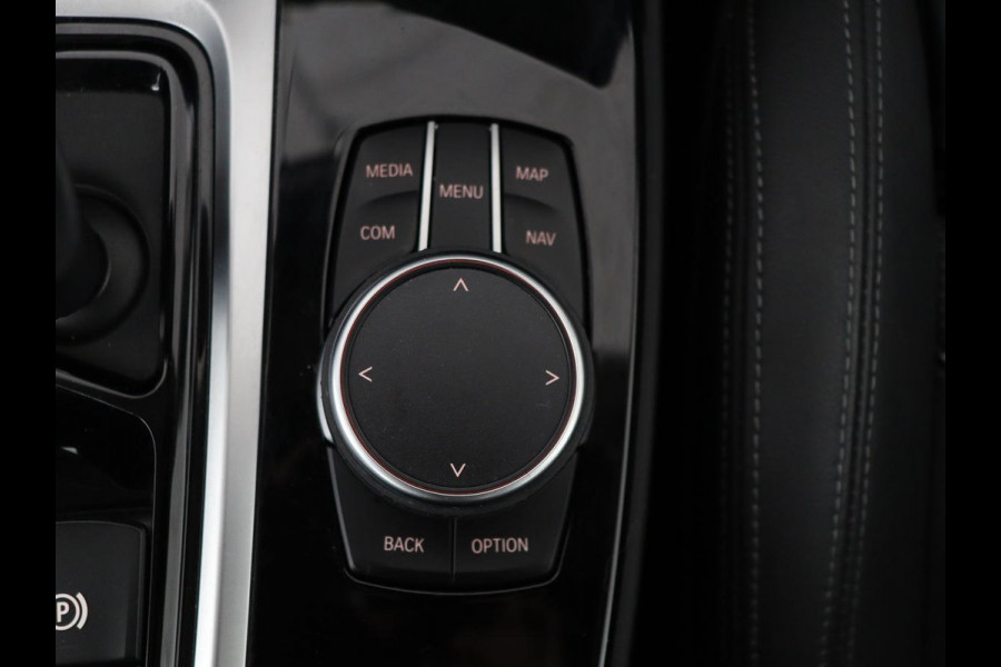 BMW X3 xDrive30e High Executive | X Line | Panoramadak | Stoel & stuurverwarming | Carplay | Sportstoelen | Half leder | Live Cockpit | Full LED | Camera