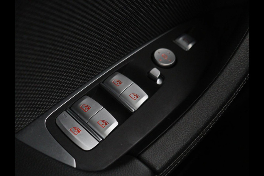 BMW X3 xDrive30e High Executive | X Line | Panoramadak | Stoel & stuurverwarming | Carplay | Sportstoelen | Half leder | Live Cockpit | Full LED | Camera