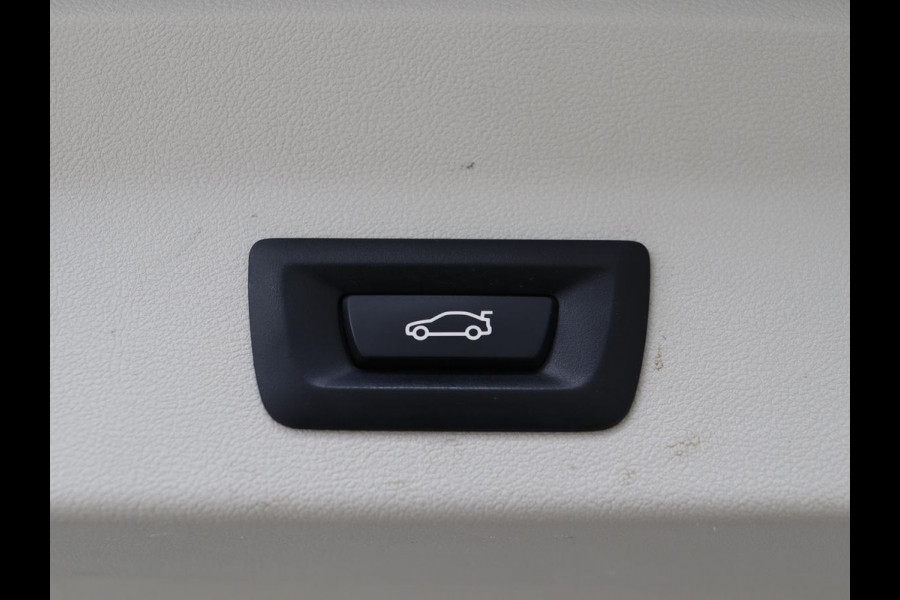 BMW X3 xDrive30e High Executive | X Line | Panoramadak | Stoel & stuurverwarming | Carplay | Sportstoelen | Half leder | Live Cockpit | Full LED | Camera