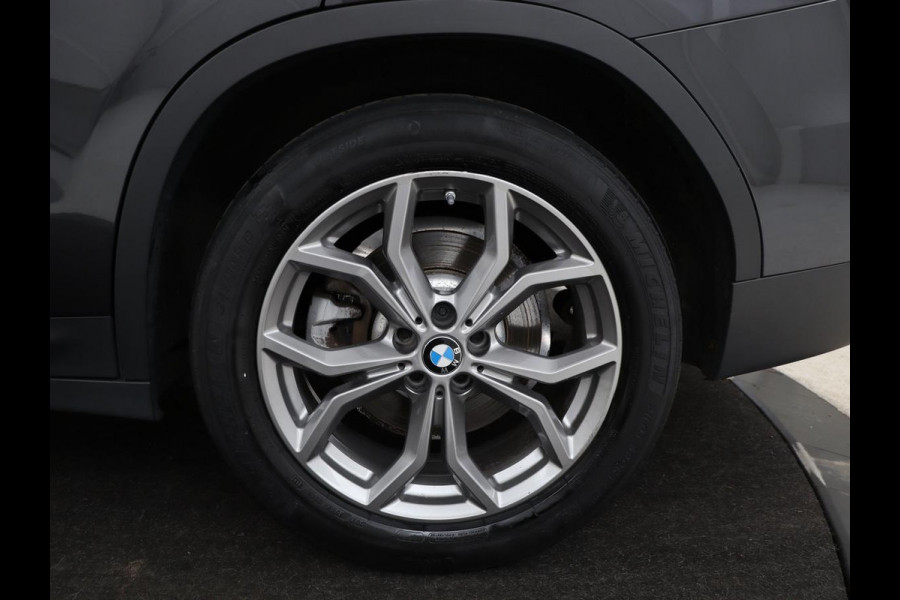 BMW X3 xDrive30e High Executive | X Line | Panoramadak | Stoel & stuurverwarming | Carplay | Sportstoelen | Half leder | Live Cockpit | Full LED | Camera