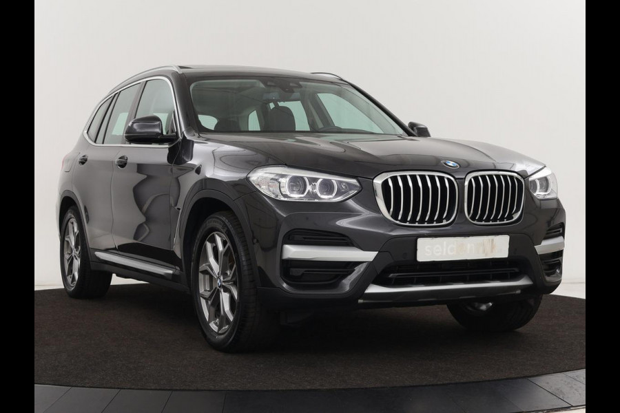 BMW X3 xDrive30e High Executive | X Line | Panoramadak | Stoel & stuurverwarming | Carplay | Sportstoelen | Half leder | Live Cockpit | Full LED | Camera