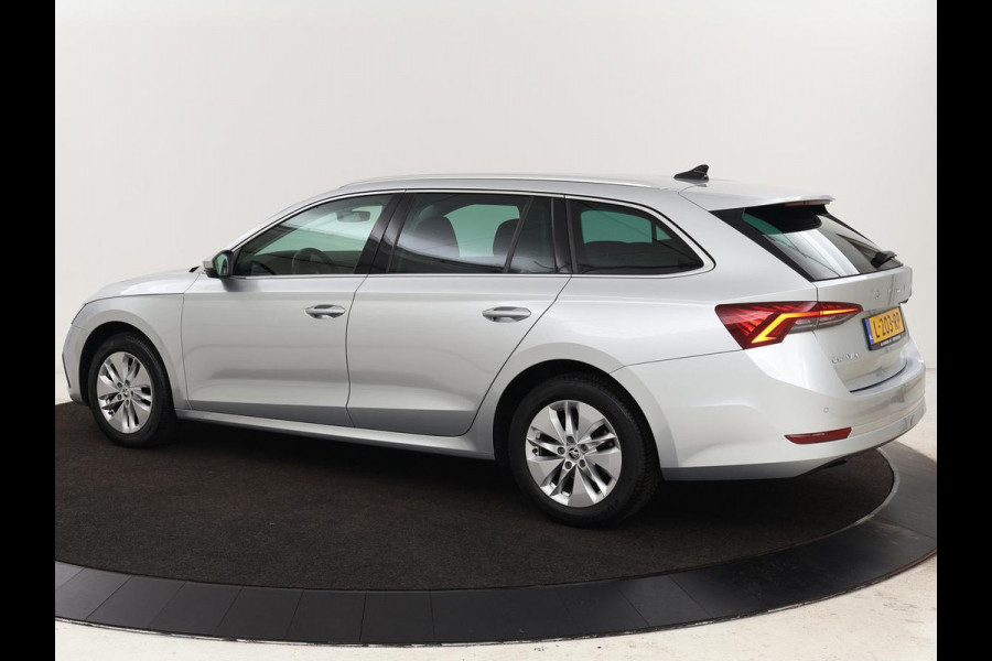 Škoda Octavia 1.0 TSI Business Edition | Carplay | Sfeerverlichting | Full LED | Navigatie | Parkeerhulp | Climate control | DAB | Cruise control