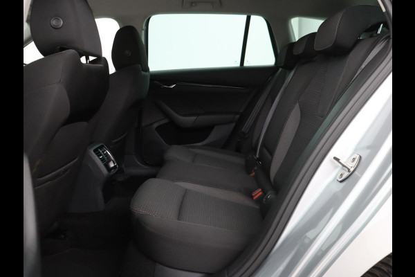 Škoda Octavia 1.0 TSI Business Edition | Carplay | Sfeerverlichting | Full LED | Navigatie | Parkeerhulp | Climate control | DAB | Cruise control