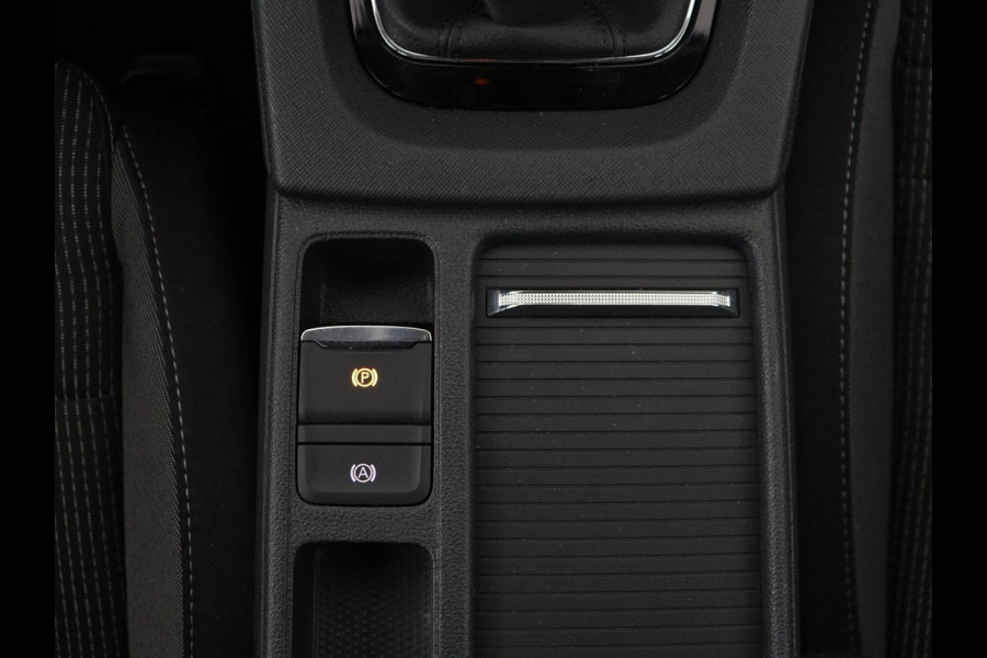 Škoda Octavia 1.0 TSI Business Edition | Carplay | Sfeerverlichting | Full LED | Navigatie | Parkeerhulp | Climate control | DAB | Cruise control