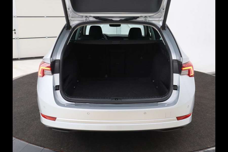 Škoda Octavia 1.0 TSI Business Edition | Carplay | Sfeerverlichting | Full LED | Navigatie | Parkeerhulp | Climate control | DAB | Cruise control