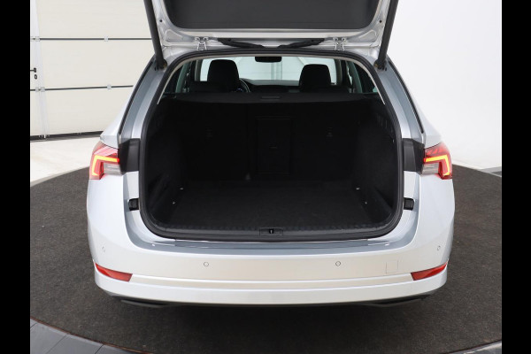 Škoda Octavia 1.0 TSI Business Edition | Carplay | Sfeerverlichting | Full LED | Navigatie | Parkeerhulp | Climate control | DAB | Cruise control