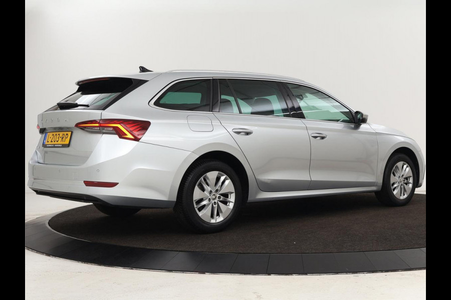 Škoda Octavia 1.0 TSI Business Edition | Carplay | Sfeerverlichting | Full LED | Navigatie | Parkeerhulp | Climate control | DAB | Cruise control
