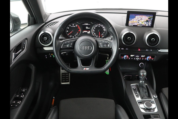 Audi A3 1.5 TFSI Sport S Line Edition | Stoelverwarming | Massage | Full LED | Half leder | Navigatie | Sportstoelen | Climate control