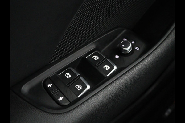 Audi A3 1.5 TFSI Sport S Line Edition | Stoelverwarming | Massage | Full LED | Half leder | Navigatie | Sportstoelen | Climate control