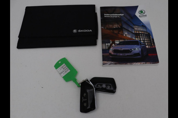 Škoda Octavia 1.4 TSI RS iV PHEV Business | Panoramadak | Leder/Alcantara | Adaptive cruise | Massage | Camera | Side Assist | Matrix LED | Carplay | Memory | Navigatie