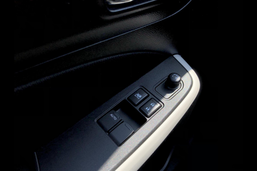 Suzuki Swift 1.0 Boosterjet 112pk Select | Stoelverwarming, Lichtmetalen velgen, Parkeercamera, Airco, Apple CarPlay/Android Auto