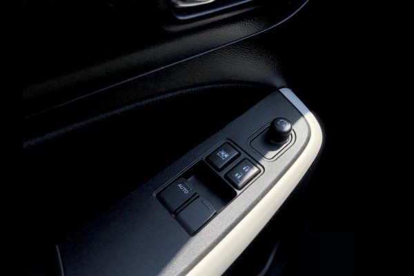 Suzuki Swift 1.0 Boosterjet 112pk Select | Stoelverwarming, Lichtmetalen velgen, Parkeercamera, Airco, Apple CarPlay/Android Auto