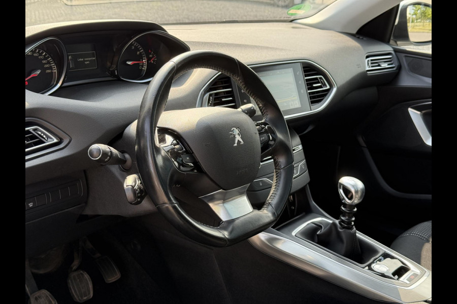 Peugeot 308 SW 1.2 PureTech Allure Navi,Pano,131pk,Trekhaak,Camera,Clima,Cruise,PDC V+A,6 bak,N.A.P,Lm velgen,Apk tot 04-2026