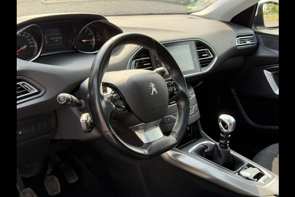 Peugeot 308 SW 1.2 PureTech Allure Navi,Pano,131pk,Trekhaak,Camera,Clima,Cruise,PDC V+A,6 bak,N.A.P,Lm velgen,Apk tot 04-2026