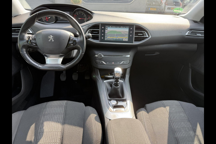 Peugeot 308 SW 1.2 PureTech Allure Navi,Pano,131pk,Trekhaak,Camera,Clima,Cruise,PDC V+A,6 bak,N.A.P,Lm velgen,Apk tot 04-2026