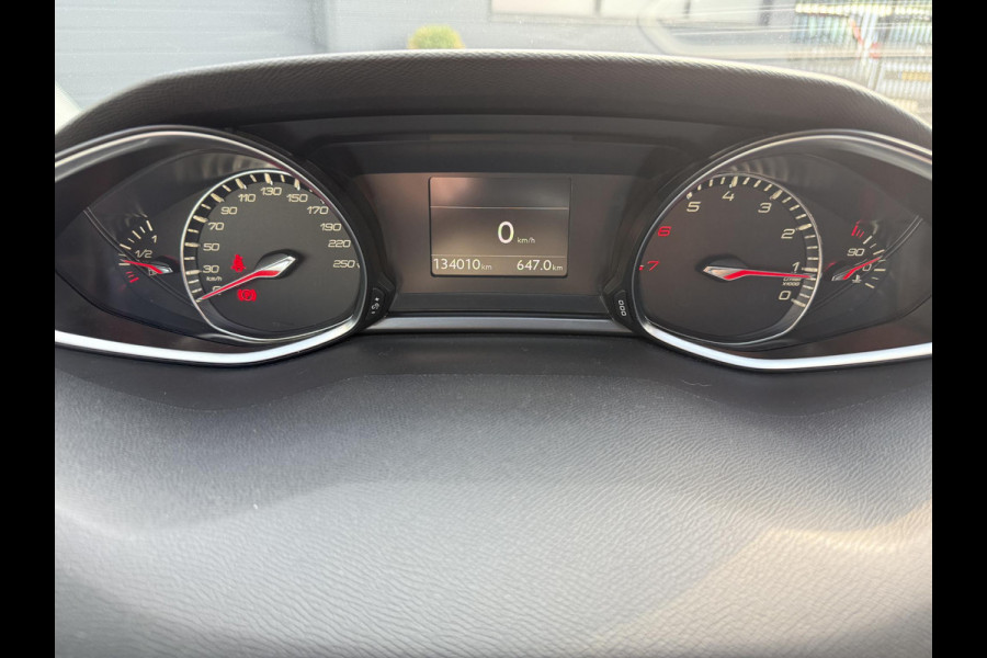 Peugeot 308 SW 1.2 PureTech Allure Navi,Pano,131pk,Trekhaak,Camera,Clima,Cruise,PDC V+A,6 bak,N.A.P,Lm velgen,Apk tot 04-2026