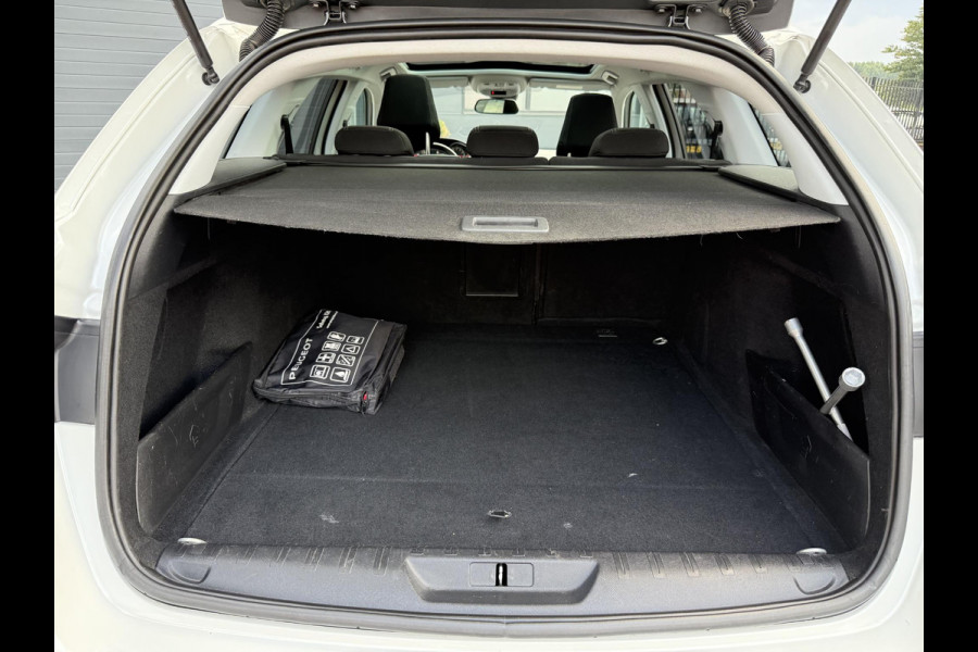 Peugeot 308 SW 1.2 PureTech Allure Navi,Pano,131pk,Trekhaak,Camera,Clima,Cruise,PDC V+A,6 bak,N.A.P,Lm velgen,Apk tot 04-2026