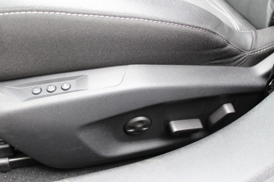 Opel Astra Sports Tourer 1.6 Hybrid Ultimate | Panoramadak | Trekhaak | Memory | Head-Up | HiFi