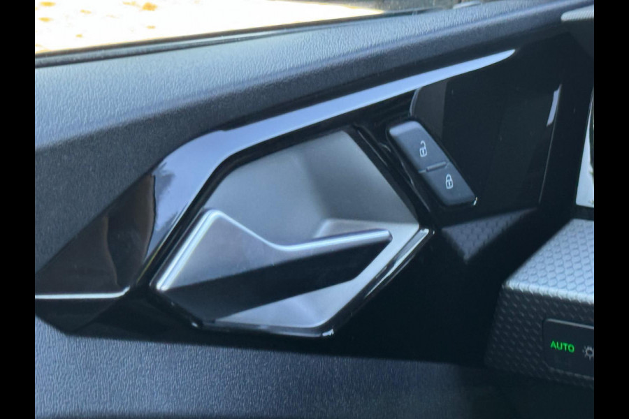 Audi A1 Sportback 25 TFSI Pro Line, navigatie,parkeersensoren, digitaal dash,1 e eigenaar,Nederlandse auto met nationale auto pas