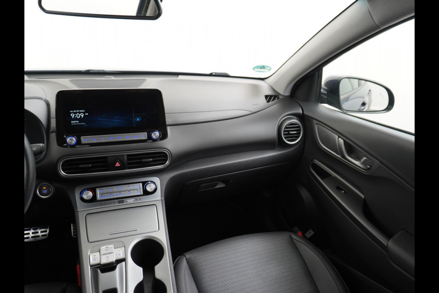 Hyundai Kona EV 64kWh 204pk 3 Fase Leder Apple Carplay Android Auto Head-Up display Navi Camera Standkachel Adaptive Cruise/Stop&Go Zelfsture Pdc Elektr.Stoelen+Verwarmd+Ventilatie-koeling