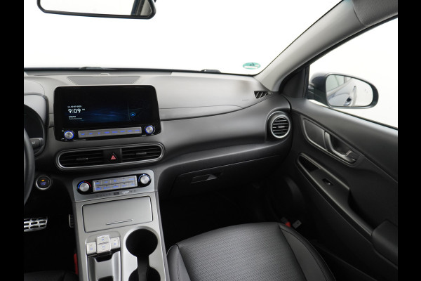 Hyundai Kona EV 64kWh 204pk 3 Fase Leder Apple Carplay Android Auto Head-Up display Navi Camera Standkachel Adaptive Cruise/Stop&Go Zelfsture Pdc Elektr.Stoelen+Verwarmd+Ventilatie-koeling