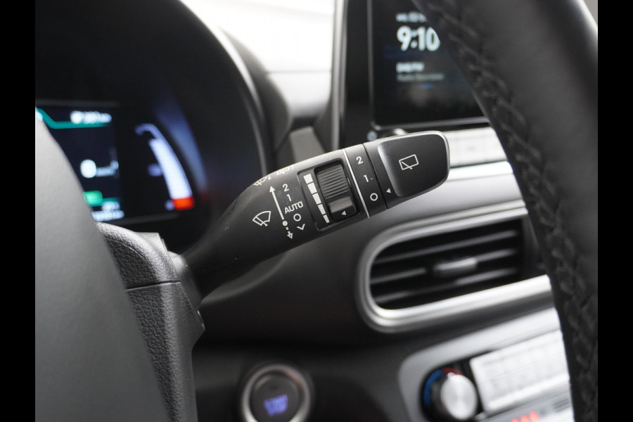 Hyundai Kona EV 64kWh 204pk 3 Fase Leder Apple Carplay Android Auto Head-Up display Navi Camera Standkachel Adaptive Cruise/Stop&Go Zelfsture Pdc Elektr.Stoelen+Verwarmd+Ventilatie-koeling