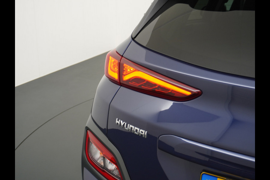 Hyundai Kona EV 64kWh 204pk 3 Fase Leder Apple Carplay Android Auto Head-Up display Navi Camera Standkachel Adaptive Cruise/Stop&Go Zelfsture Pdc Elektr.Stoelen+Verwarmd+Ventilatie-koeling