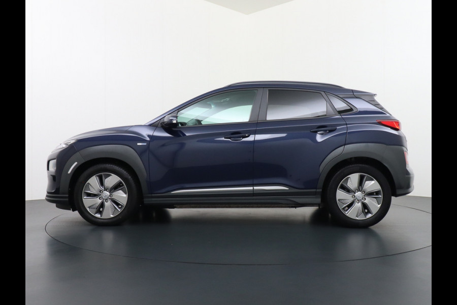 Hyundai Kona EV 64kWh 204pk 3 Fase Leder Apple Carplay Android Auto Head-Up display Navi Camera Standkachel Adaptive Cruise/Stop&Go Zelfsture Pdc Elektr.Stoelen+Verwarmd+Ventilatie-koeling