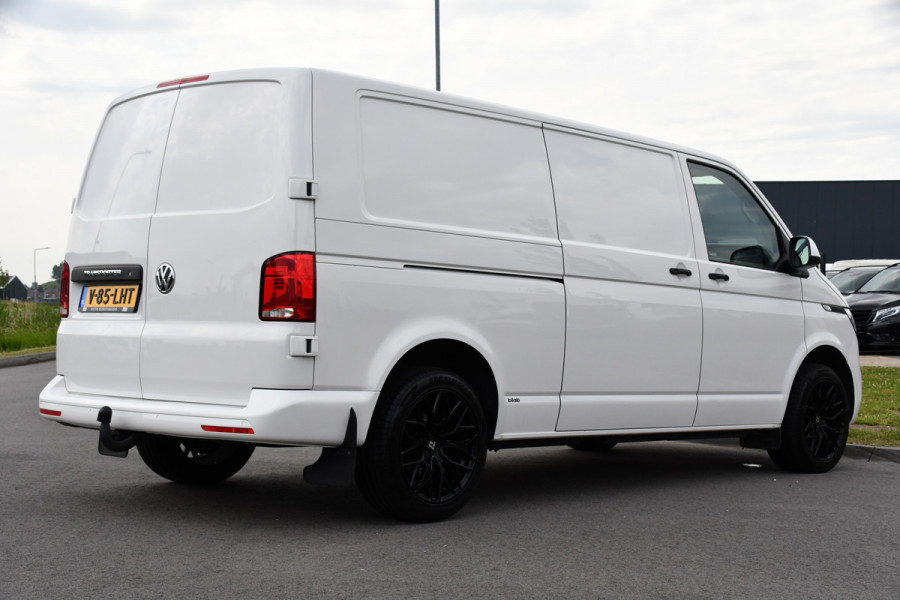 Volkswagen Transporter 2.0 TDI L2H1 30 PB Edition Cruise, Carplay, 150PK, Automaat, Sensoren, LED, PDC, 2 x Schuifdeur, Trekhaak, UNIEK!