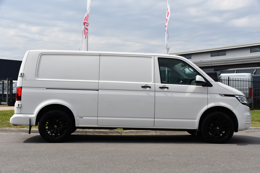 Volkswagen Transporter 2.0 TDI L2H1 30 PB Edition Cruise, Carplay, 150PK, Automaat, Sensoren, LED, PDC, 2 x Schuifdeur, Trekhaak, UNIEK!