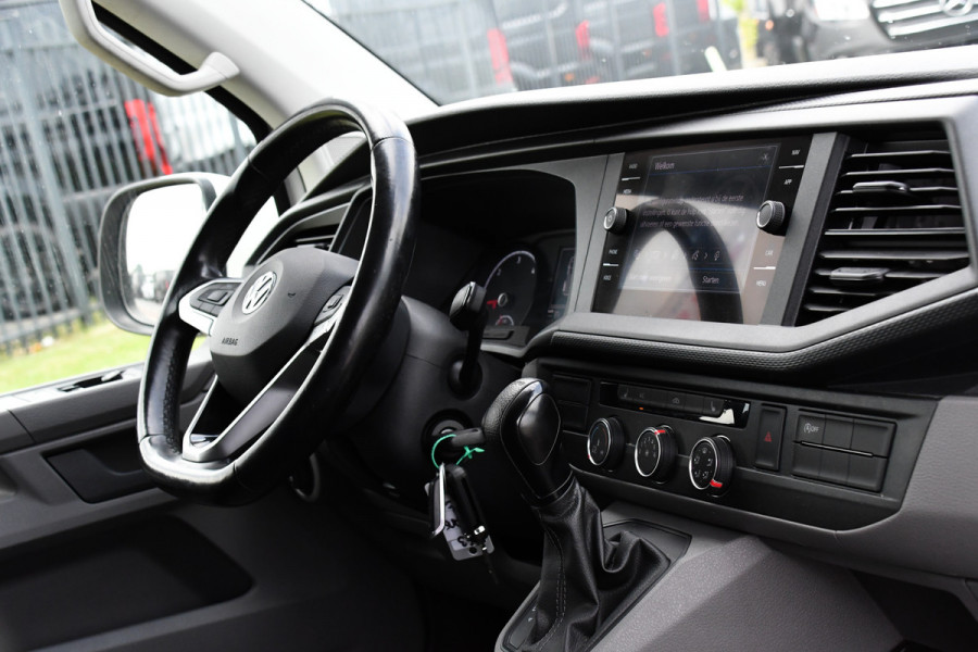 Volkswagen Transporter 2.0 TDI L2H1 30 PB Edition Cruise, Carplay, 150PK, Automaat, Sensoren, LED, PDC, 2 x Schuifdeur, Trekhaak, UNIEK!