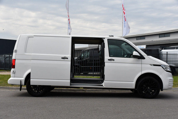 Volkswagen Transporter 2.0 TDI L2H1 30 PB Edition Cruise, Carplay, 150PK, Automaat, Sensoren, LED, PDC, 2 x Schuifdeur, Trekhaak, UNIEK!