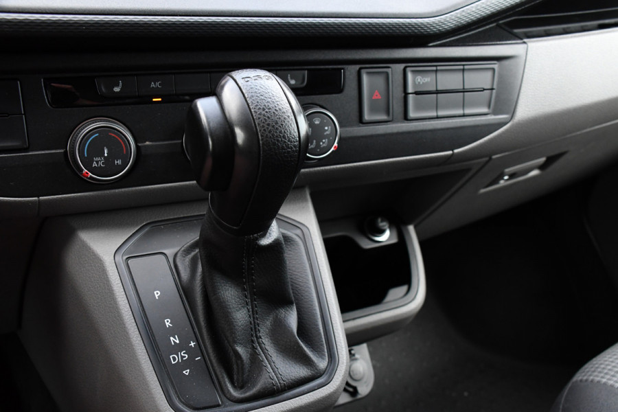 Volkswagen Transporter 2.0 TDI L2H1 30 PB Edition Cruise, Carplay, 150PK, Automaat, Sensoren, LED, PDC, 2 x Schuifdeur, Trekhaak, UNIEK!