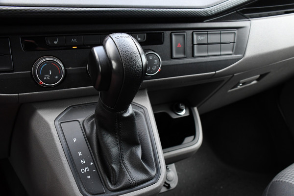 Volkswagen Transporter 2.0 TDI L2H1 30 PB Edition Cruise, Carplay, 150PK, Automaat, Sensoren, LED, PDC, 2 x Schuifdeur, Trekhaak, UNIEK!