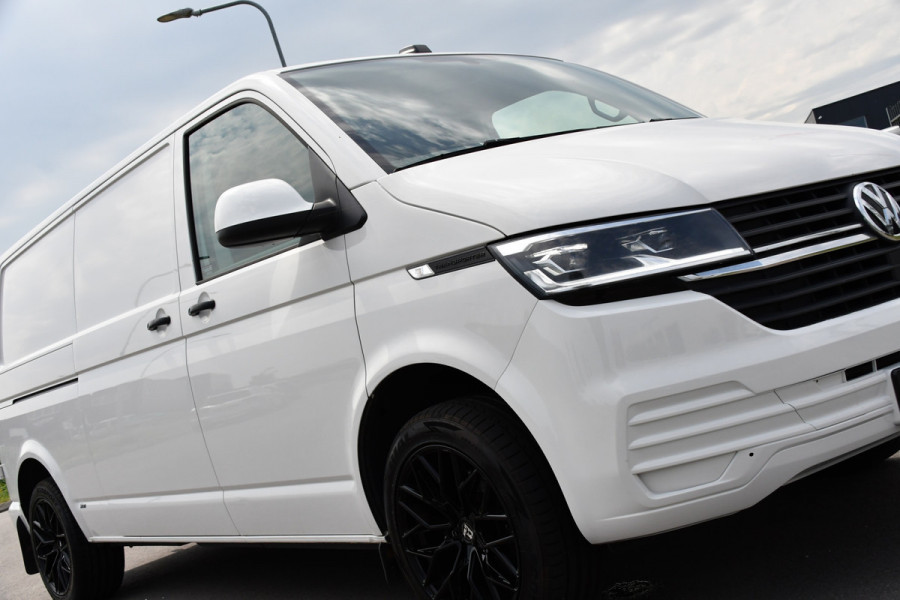 Volkswagen Transporter 2.0 TDI L2H1 30 PB Edition Cruise, Carplay, 150PK, Automaat, Sensoren, LED, PDC, 2 x Schuifdeur, Trekhaak, UNIEK!