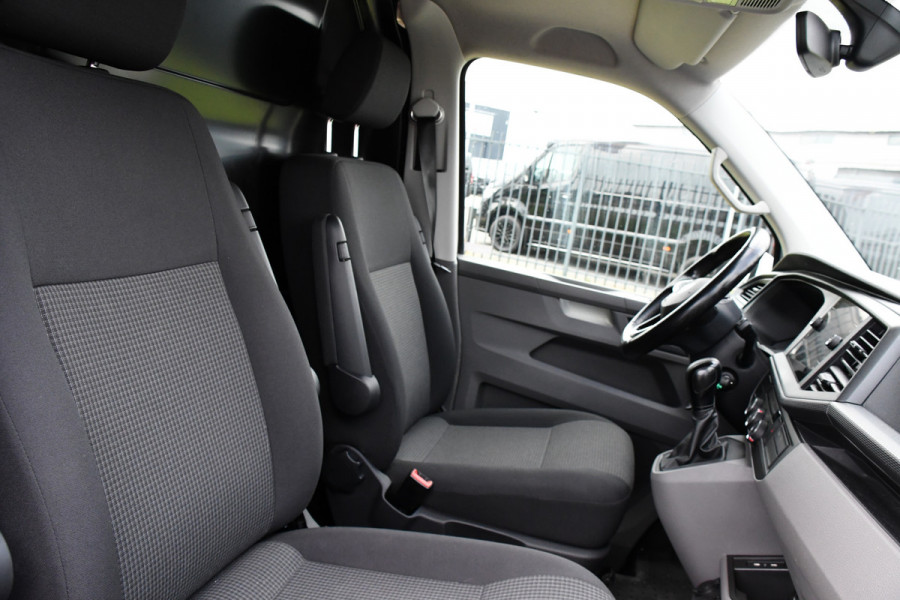 Volkswagen Transporter 2.0 TDI L2H1 30 PB Edition Cruise, Carplay, 150PK, Automaat, Sensoren, LED, PDC, 2 x Schuifdeur, Trekhaak, UNIEK!