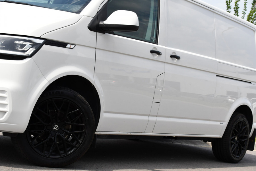 Volkswagen Transporter 2.0 TDI L2H1 30 PB Edition Cruise, Carplay, 150PK, Automaat, Sensoren, LED, PDC, 2 x Schuifdeur, Trekhaak, UNIEK!